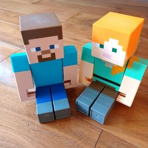 Minecraft Collectibles, Steve and Alex, plastic toys.
